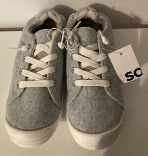 NWT Women's SO Redwood Grey Sneakers Size 7 Memory Foam Super Comfy